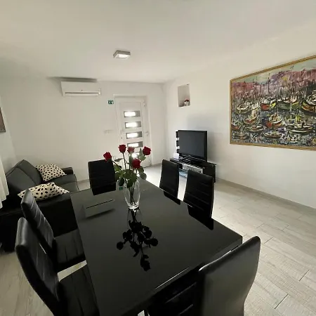 Paulina * 特罗吉尔