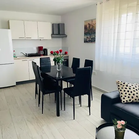 Paulina * 特罗吉尔