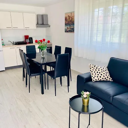 Paulina * 特罗吉尔